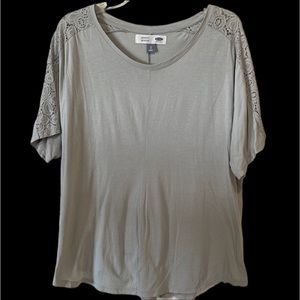 ⭐️2/$15⭐️ Old Navy Maternity Shirt